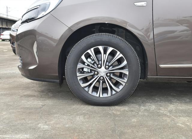 27万拿下别克GL8，开了1860公里，谈谈我的真实驾驶感受