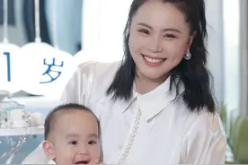 嫁得好!女排冠军曾春蕾嫁小4岁富2代幸福,为儿子办周岁宴大宴宾朋图片