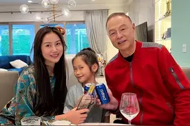 陈露和男篮名宿聚会，和孙悦分居已2年，在美国生活多姿多彩图片