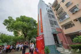 老房加装电梯后，高层住户后悔，有人坦言：钱花了却带来3个麻烦图片
