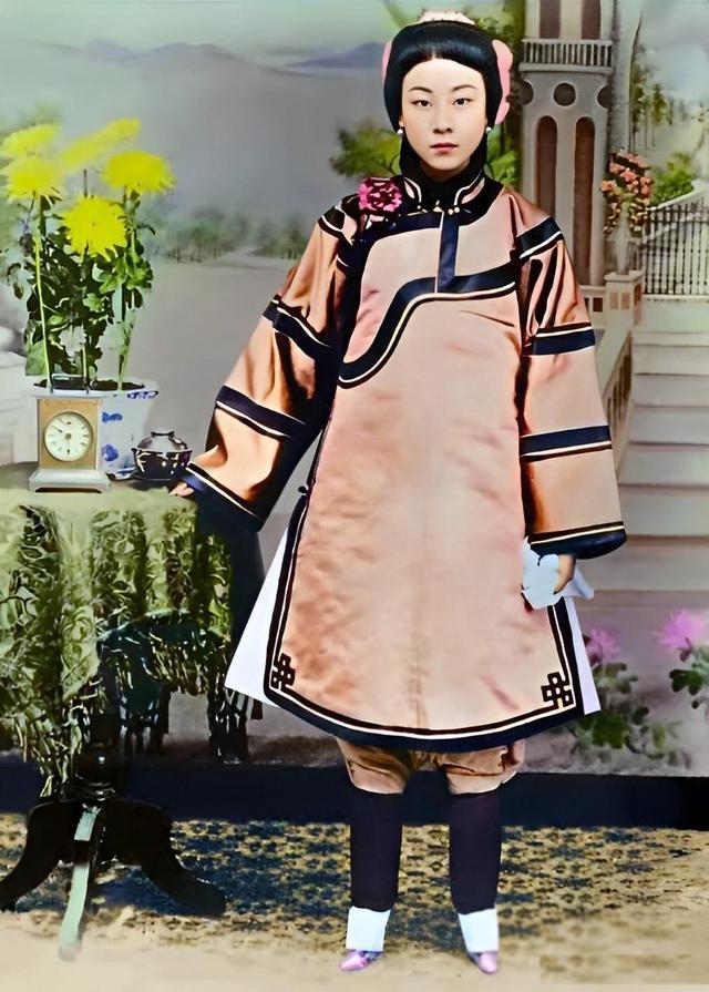 晚清老照片，名妓果然是名妓，就算是放在今天那也是妥妥的美女