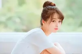 女人暗恋你时，会向你发出这三个“信号”，别不知道图片