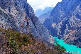 云南金沙江峡谷中的宝山石头城，中国版的天空之城图片