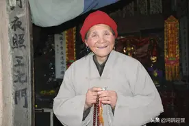 “天下第一女隐士”王芝霞，隐居终南山40多年，曾连续打坐108天图片
