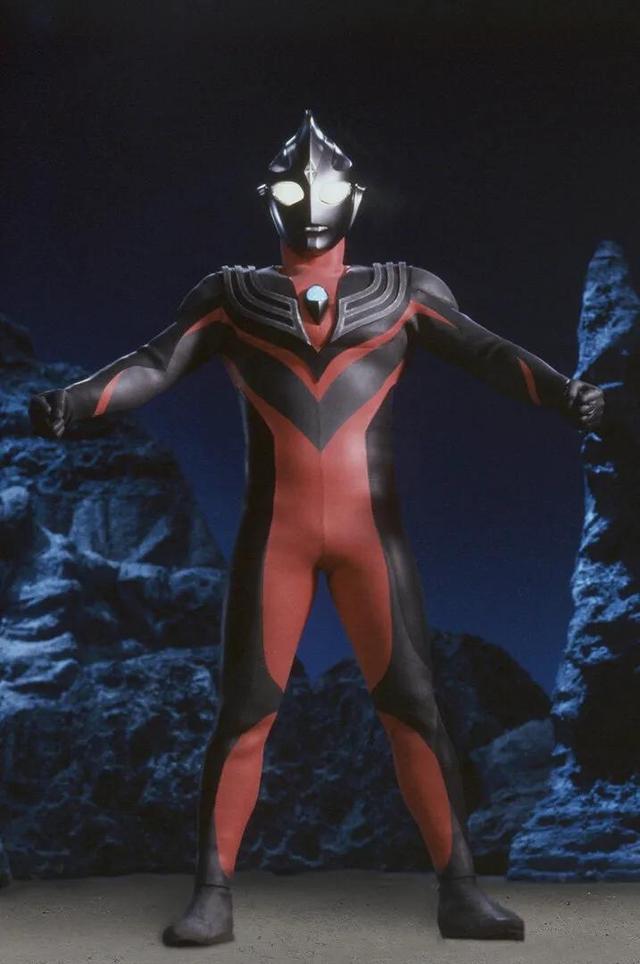 童年回忆VS剧情杀手：迪迦奥特曼和特利迦奥特曼实力对比