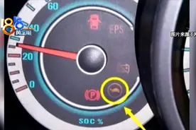 电车亮起“小乌龟”图片