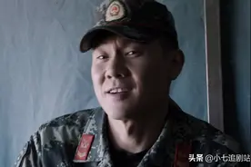 《特战荣耀》被淘汰的肖飞，坏都是演出来的，离开部队后当了卧底图片