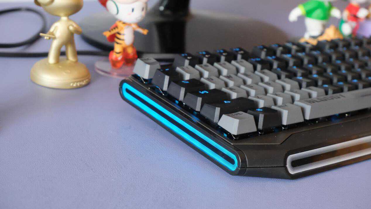 搭载第三代茶光轴，游戏快人一步，双飞燕血手幽灵B980使用体验