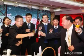 男人喝酒时，如果爱干“这3事”，九成是人品不行，深交可得谨慎图片
