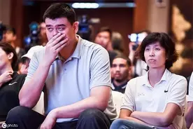 嫁给2米26的姚明是什么感觉？叶莉的回答让人感动图片