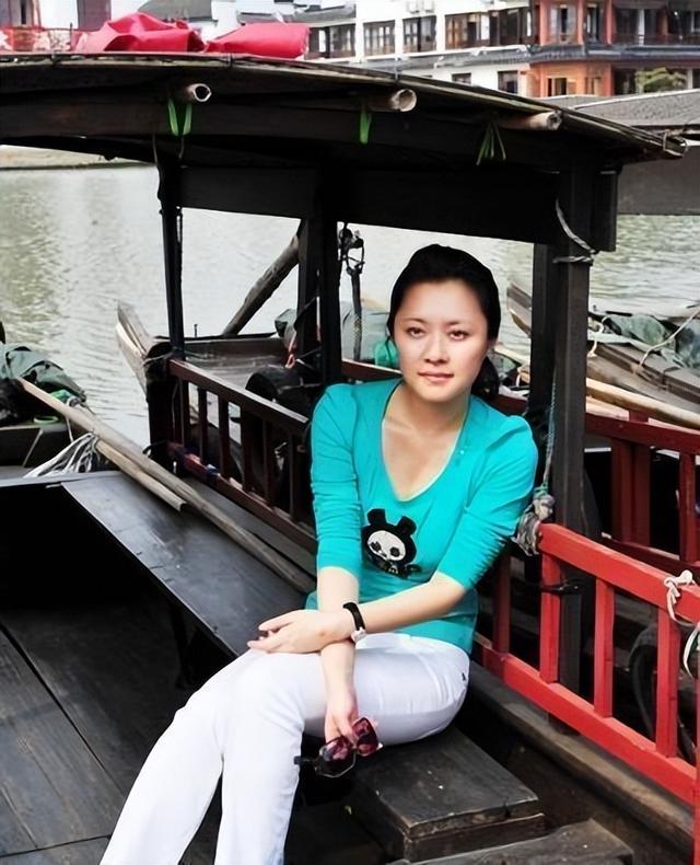 央视美女主播紫凝:贷款买车,41岁仍未婚风光背后有泪水