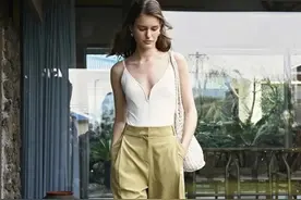 阔腿裤搭配凉鞋，夏天最酷飒又时髦！图片