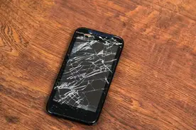 手机坏了？屏幕上的这个奇怪条纹是什么？图片