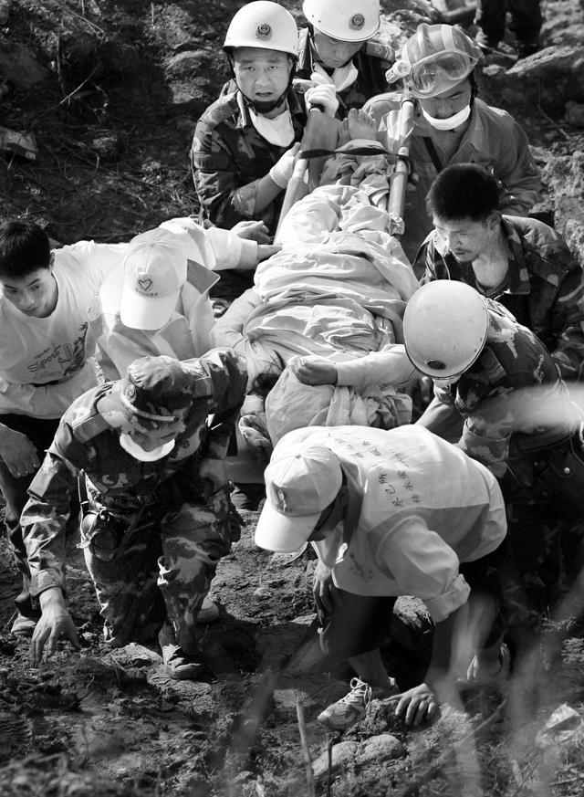 汶川地震恐怖真实图片 汶川地震恐怖真实图片学校(图29)