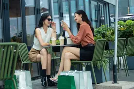 资本在给中国女性洗脑这件事上，已经把妇女们捧杀到极致了图片