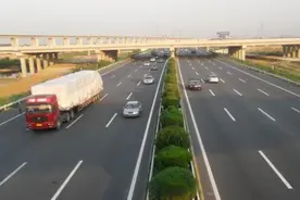 中国车流量最大的两条高速公路，珠三角的交通繁忙度超过了长三角图片