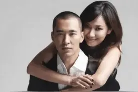 49岁的徐静蕾，恋爱14年还不结婚，凭什么浪费黄立行的青春?图片