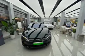 7月车市“淡季不淡”：折扣没了，交付延长，晚上9点还有人买车图片