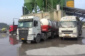 「小镇故事」没落的华菱重卡图片