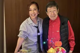 陈松伶携小8岁老公回港过年！51岁幸福肥，已定居内地有3亿物业图片