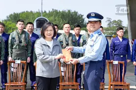 “台军”1号人物被撤，就在美军200人驻台后图片