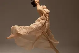 舞蹈写真〈大裙摆舞蹈摄影写真艺术照〉图片