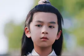 被《玉面桃花》小男主苏到了！6岁开始拍戏的他，还演过肖战儿子图片