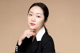 屈炫希：广东电视台新闻主持人，现在还在一线工作。外称微胖女神图片