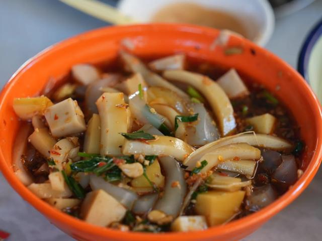 男子中缅边境旅游被邀请参加杀猪宴