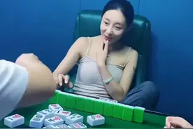 麻将之于美女，犹如烈酒之于身体，足令人醉矣图片
