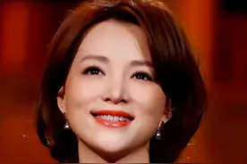 “央视一姐”到“查无此人”，49岁的董卿，终于落到今天这一下场图片