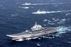 辽宁舰一小时耗油25吨，“吞油巨兽”在航行中燃料不足，如何补给图片