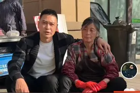 娱圈底层演员现状，陪母街头卖菜，结不起婚，租不起房，治不起病图片