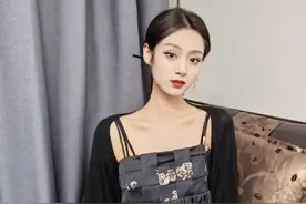 羡慕这些孕妈妈，身怀六甲还能打扮得优雅，网友：女人最美的时刻图片