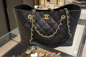 Chanel22C香奈儿托特包 百搭的黑色也是我喜欢的荔枝皮和复古金扣图片