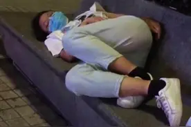 远嫁湖南被家暴的女子，露宿在深圳街头，娘家人：活该图片