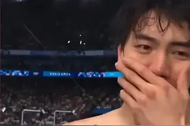 临危受命！孙佳俊夺金，冲破家徒四壁，曾和奶奶下雨做饭都得打伞图片