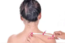 每天学习穴位之肩井，可清泄肝胆之火，为治疗乳房肿痛的经验效穴图片