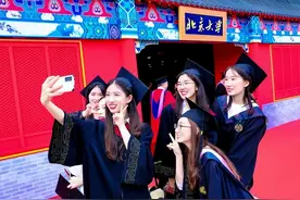 博士毕业后，选择留在高校当大学老师或考公务员，有差别吗图片