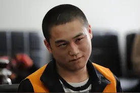 90后杀手被判死刑一脸微笑，向法官鞠躬致谢：是我的父母毁了我图片