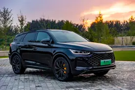 比亚迪唐DM-p战神版正式上市，售价为30.98万元，内外均黑化处理图片