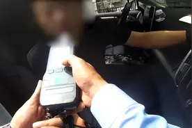 车祸后司机说话含糊不清，交警检查发现不对劲图片