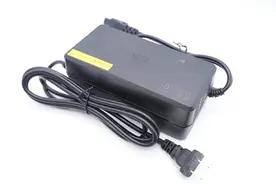 不炸就行还是用料可靠？拆解电动车头部品牌雅迪144W铅酸充电器图片