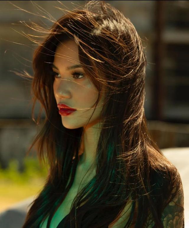 性感妩媚的美国亚裔美女camila killa