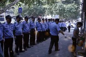 城管向商家收“保护费”，又是“临时工”所为？图片