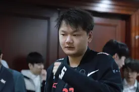 Knight力压小虎排在第一！外媒盘点夏季赛Top5中单图片