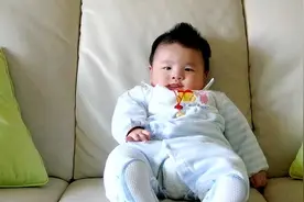 宝宝满百天，会给爸妈带来5个成长惊喜，正确护理，娃健康又聪明图片