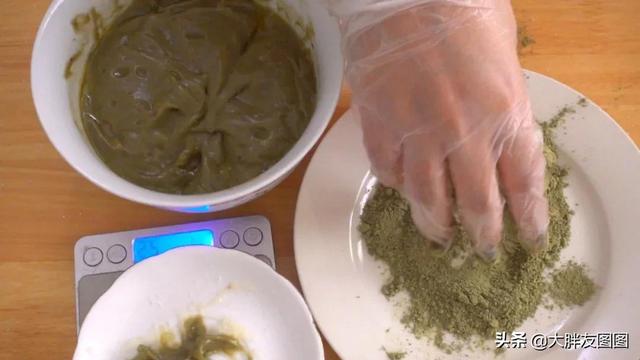 如果你有糯米粉，快收藏这食谱，两种口味的糯米糍，做法太简单了