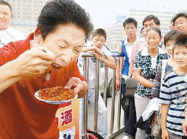 “辣王”李永志：5斤辣椒配白酒，破世界纪录，如今下场令人同情