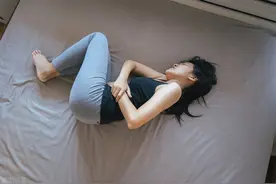 40岁女子胃部隐隐作痛，拒绝胃镜检查，医生：你是拿生命开玩笑图片